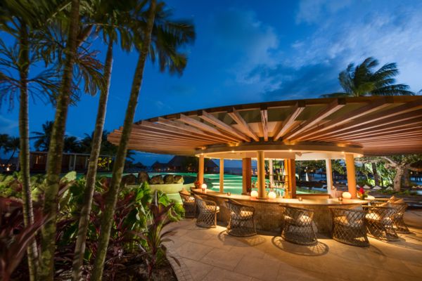 Conrad Bora Bora Nui – F and B – Tarava Pool Bar 1_resultat-600